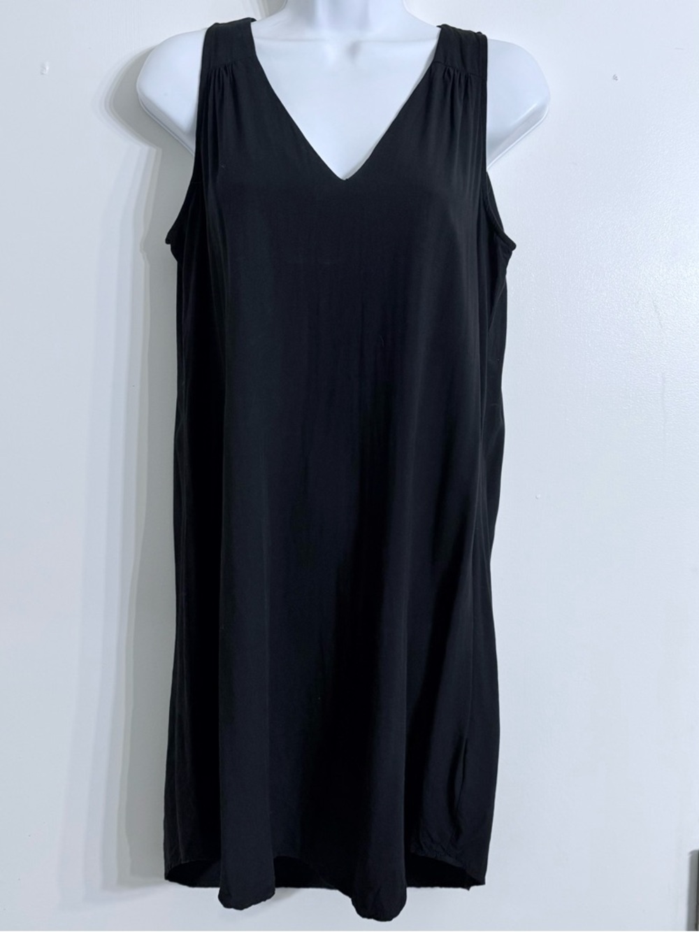 Old Navy Black V-Neck Sleeveless Shift Dress size Medium